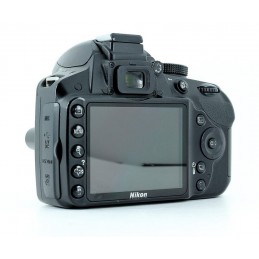 Nikon D3200 D-SLR fényképezőgép, kevés expóval, tökéletes állapotban.