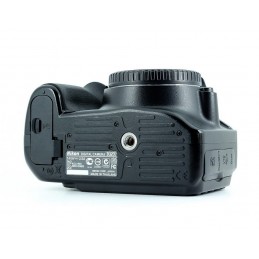 Nikon D3200 D-SLR fényképezőgép, kevés expóval, tökéletes állapotban.